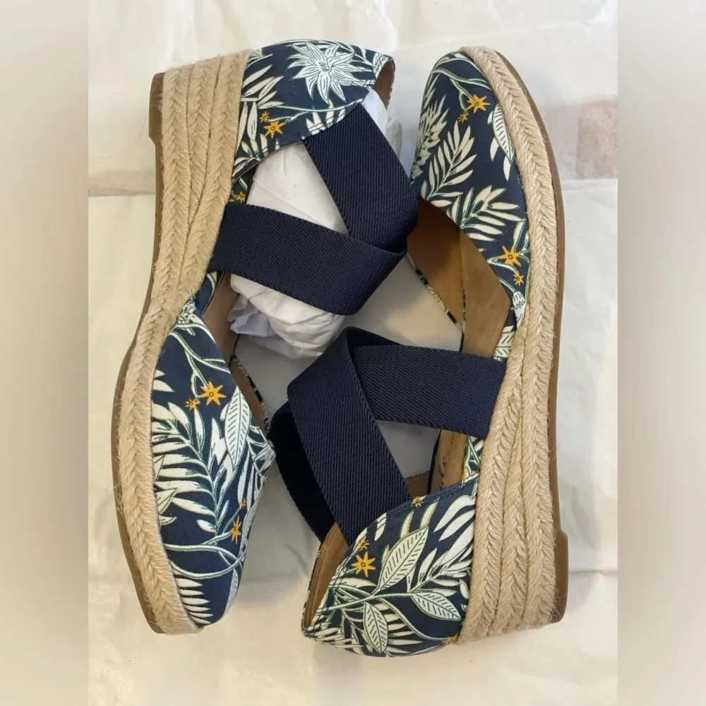 NWOB Life Stride Women's Navy Bold Floral Espadrille Shoes in size 9.5